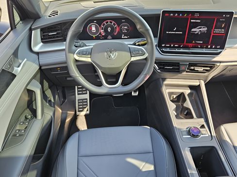 Used 2025 Volkswagen Tiguan SE R-Line AWD/4WD image 11