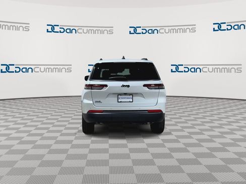 New 2026 Jeep Grand Cherokee L Laredo image 7