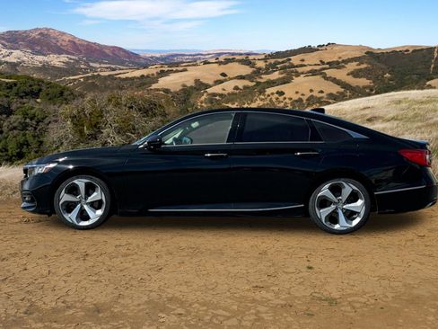 Used 2018 Honda Accord Touring image 7