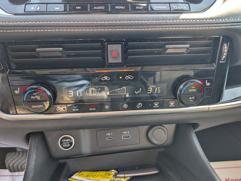 Used 2023 Nissan Rogue SL AWD/4WD image 21
