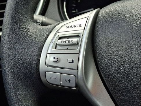Used 2015 Nissan Rogue S AWD/4WD image 19