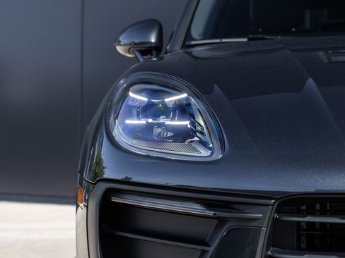 New 2026 Porsche Macan image 20