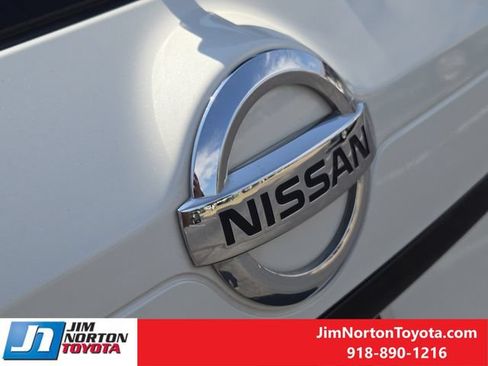 Used 2018 Nissan Rogue SV w/ Premium Package FWD image 12