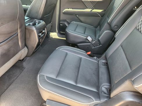 Used 2024 GMC Acadia Denali FWD image 29