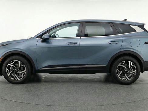 Used 2025 Kia Sportage LX FWD image 5
