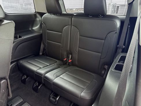 Used 2023 GMC Acadia SLT image 13