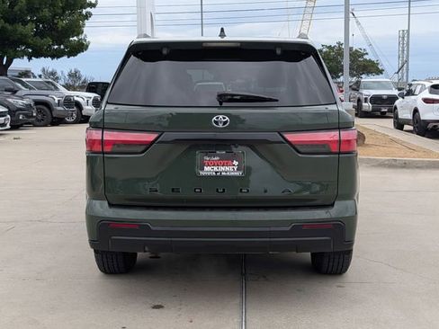 Used 2023 Toyota Sequoia SR5 w/ SR5 Premium Package AWD/4WD image 7