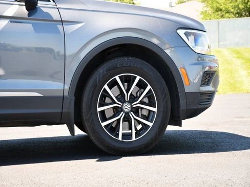 Used 2021 Volkswagen Tiguan SE w/ Panoramic Sunroof Package FWD image 9