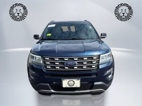 Used 2017 Ford Explorer XLT w/ Equipment Group 202A AWD/4WD image 2