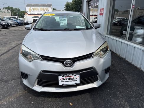 Used 2016 Toyota Corolla LE FWD image 2