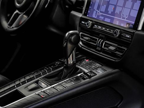 Used 2021 Porsche Macan image 19