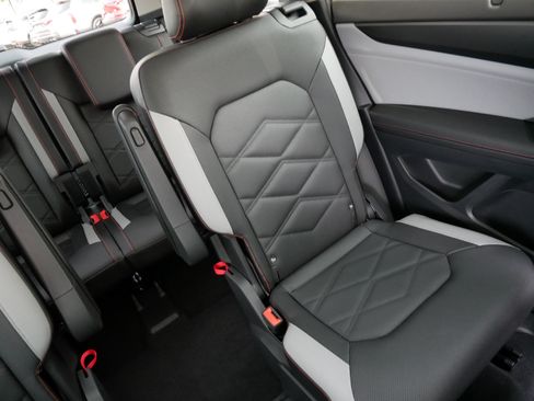 Certified 2025 Volkswagen Atlas Peak Edition SE AWD/4WD image 14