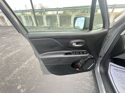 Used 2020 Jeep Renegade Altitude image 13