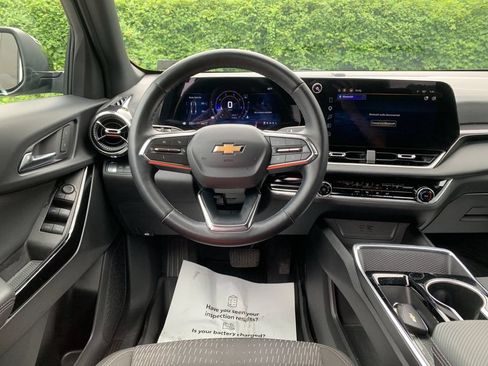 Used 2025 Chevrolet Equinox LT w/ Safety and Technology Package AWD/4WD image 17