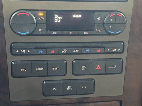 Used 2014 Lincoln Navigator 4WD image 50