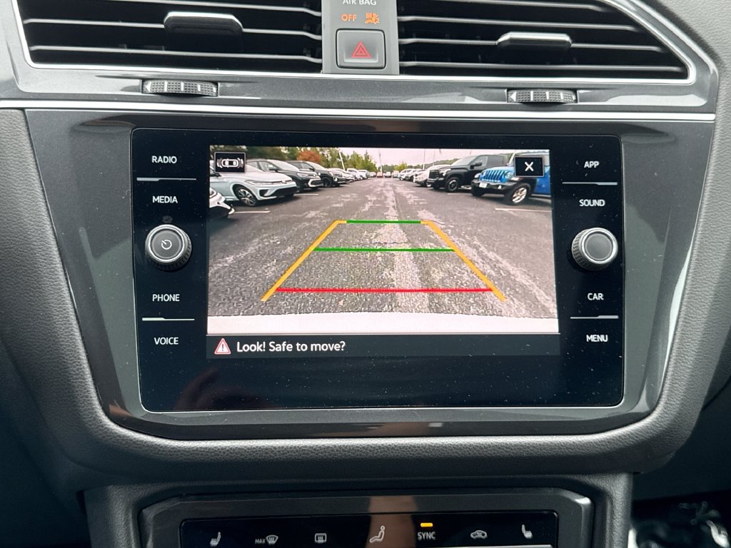 Used 2024 Volkswagen Tiguan SE AWD/4WD image 24