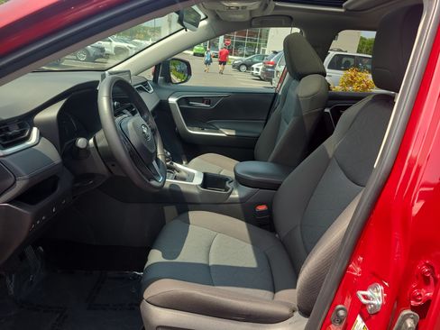 Certified 2025 Toyota RAV4 XLE w/ Convenience Package AWD/4WD image 16