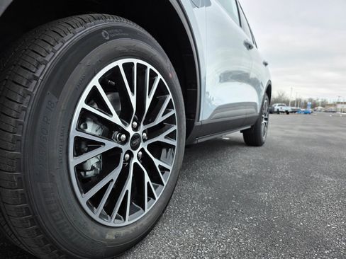 New 2026 Ford Escape SE w/ Class II Trailer Tow Package FWD image 28