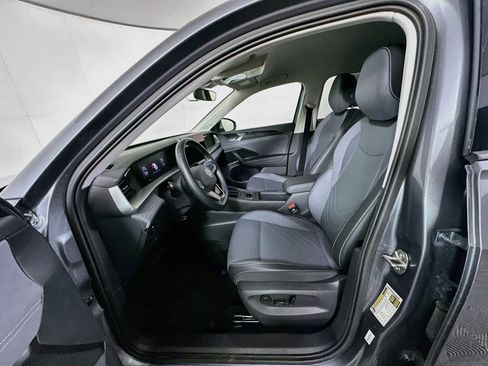 Used 2026 Volkswagen Tiguan SE AWD/4WD image 13