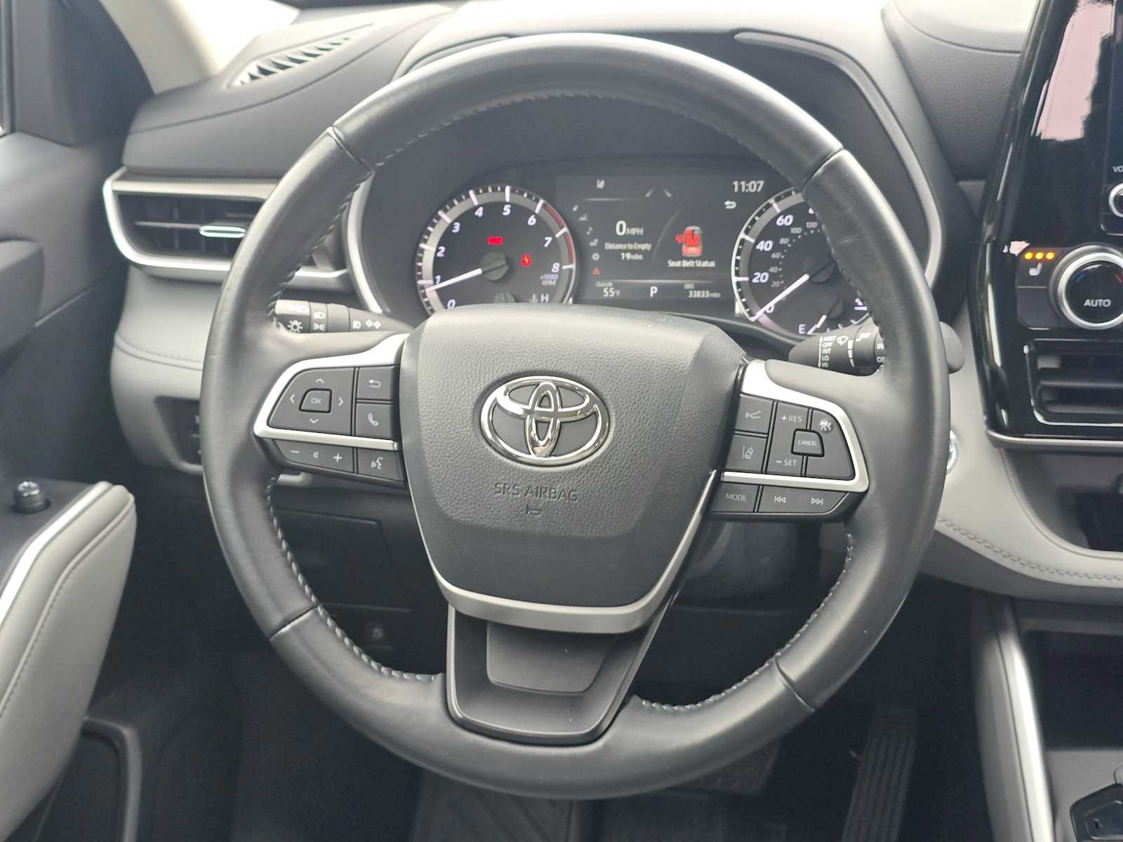 Used 2023 Toyota Highlander XLE AWD/4WD image 19