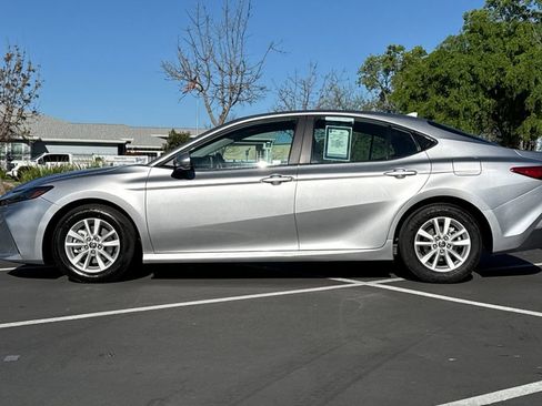 Used 2025 Toyota Camry LE image 13