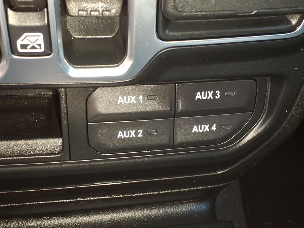 Used 2020 Jeep Gladiator Sport w/ Quick Order Package 24S AWD/4WD image 25