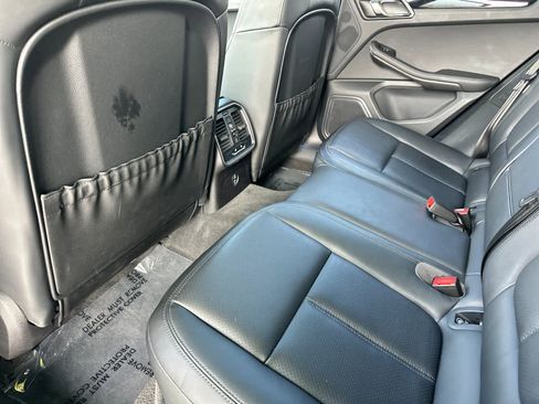 Certified 2025 Porsche Macan AWD/4WD image 13