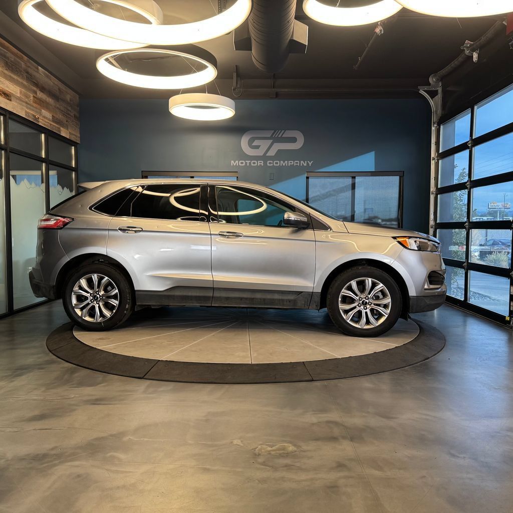 Used 2024 Ford Edge Titanium AWD/4WD image 2