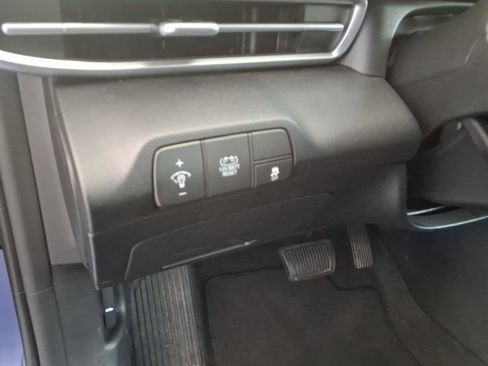 Used 2025 Hyundai Elantra Hybrid FWD image 19