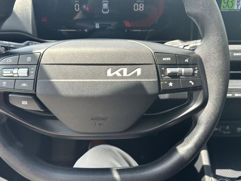 Used 2025 Kia K4 FWD image 12