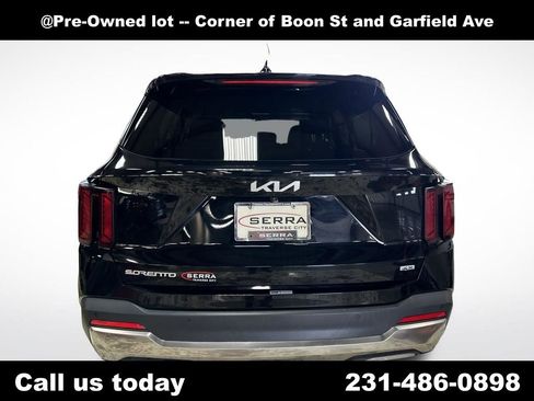 Used 2024 Kia Sorento S image 4