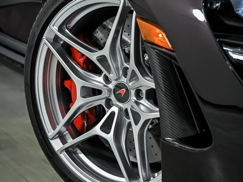 Used 2018 McLaren 720S RWD image 4