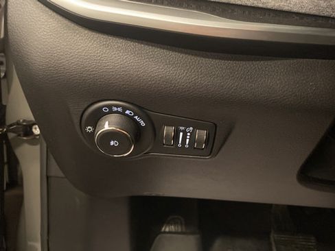 Used 2023 Jeep Compass Latitude w/ Sun and Sound Group AWD/4WD image 25