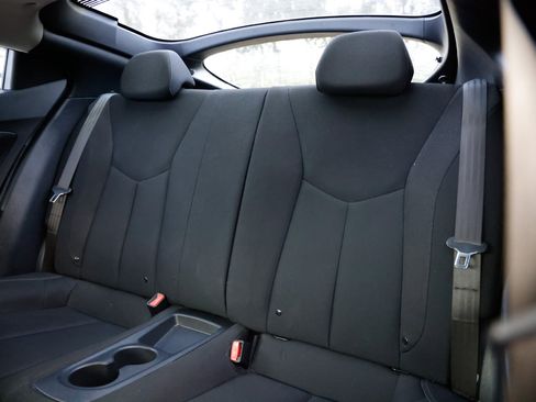 Used 2016 Hyundai Veloster image 8