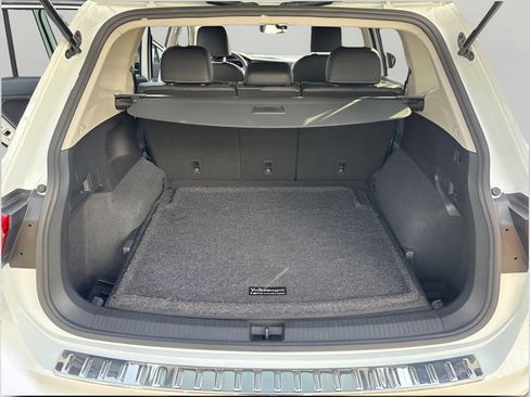 Used 2022 Volkswagen Tiguan SE image 14