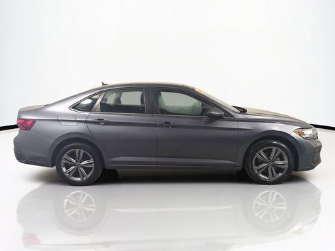 Used 2024 Volkswagen Jetta SE FWD image 4