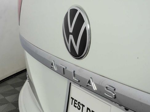 Certified 2023 Volkswagen Atlas Cross Sport SE FWD image 34