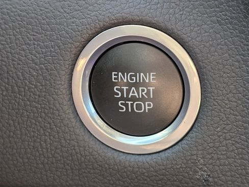 Used 2023 Toyota Tundra Limited image 33