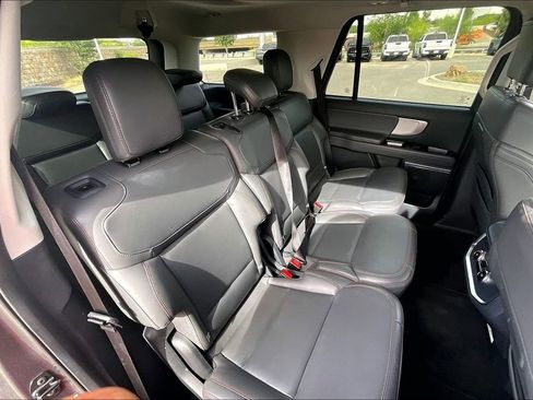 Used 2025 Ford Expedition Active AWD/4WD image 27