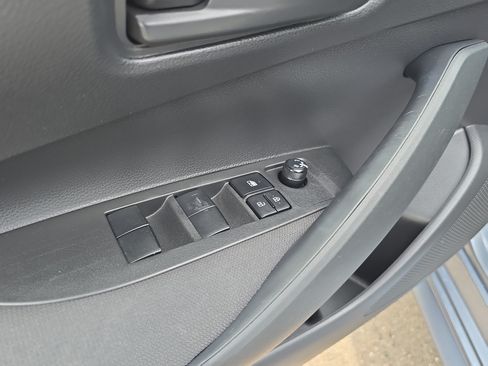 Used 2022 Toyota Corolla LE FWD image 19
