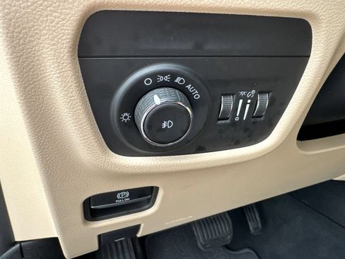 Used 2023 Jeep Grand Cherokee L Limited w/ Luxury Tech Group II AWD/4WD image 20