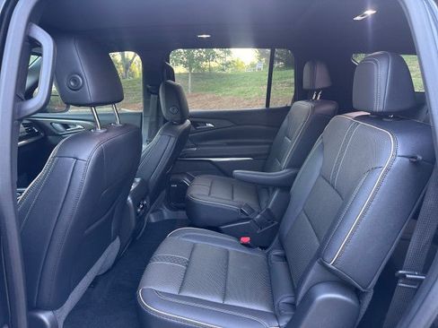 Used 2025 Chevrolet Traverse High Country FWD image 19