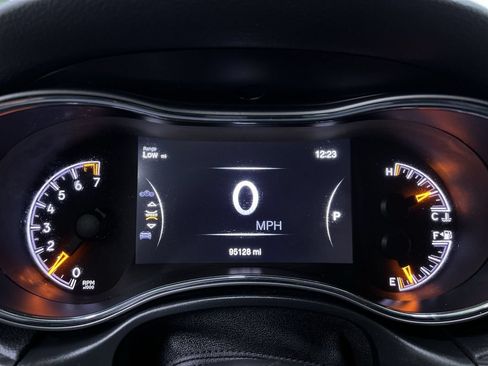 Used 2021 Jeep Grand Cherokee Laredo X AWD/4WD image 19