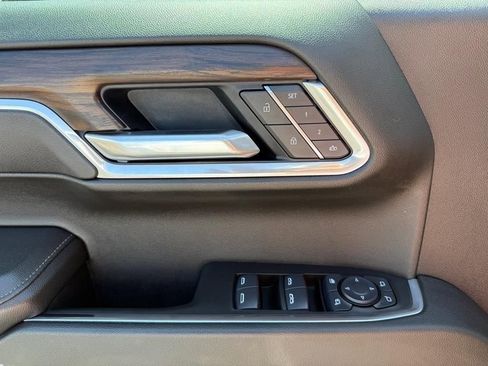 Used 2025 GMC Sierra 1500 SLT image 19