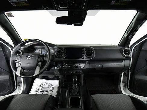 Used 2023 Toyota Tacoma TRD Off-Road image 18