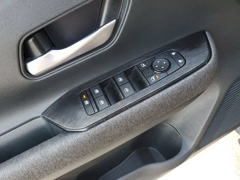Certified 2025 Nissan Kicks SV AWD/4WD image 21