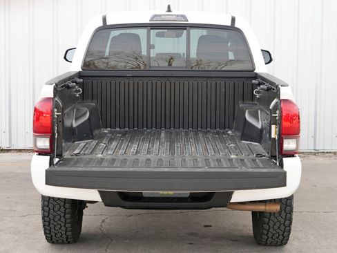 Used 2020 Toyota Tacoma SR w/ SR Convenience Package image 9