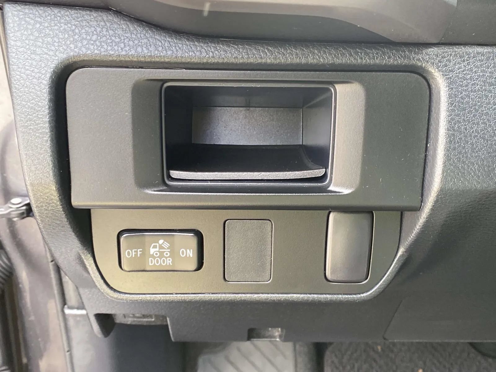 Used 2016 Toyota Tacoma SR5 w/ Towing Package RWD image 17