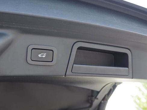 Used 2022 Land Rover Range Rover Velar S AWD/4WD image 21
