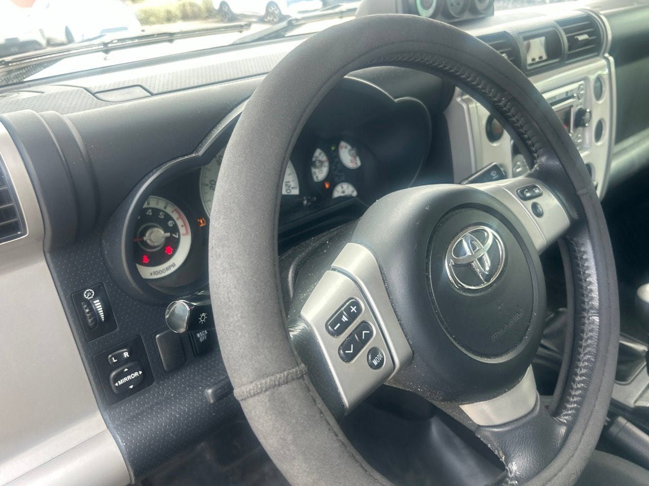 Used 2014 Toyota FJ Cruiser 4WD w/ Upgrade Package image 9